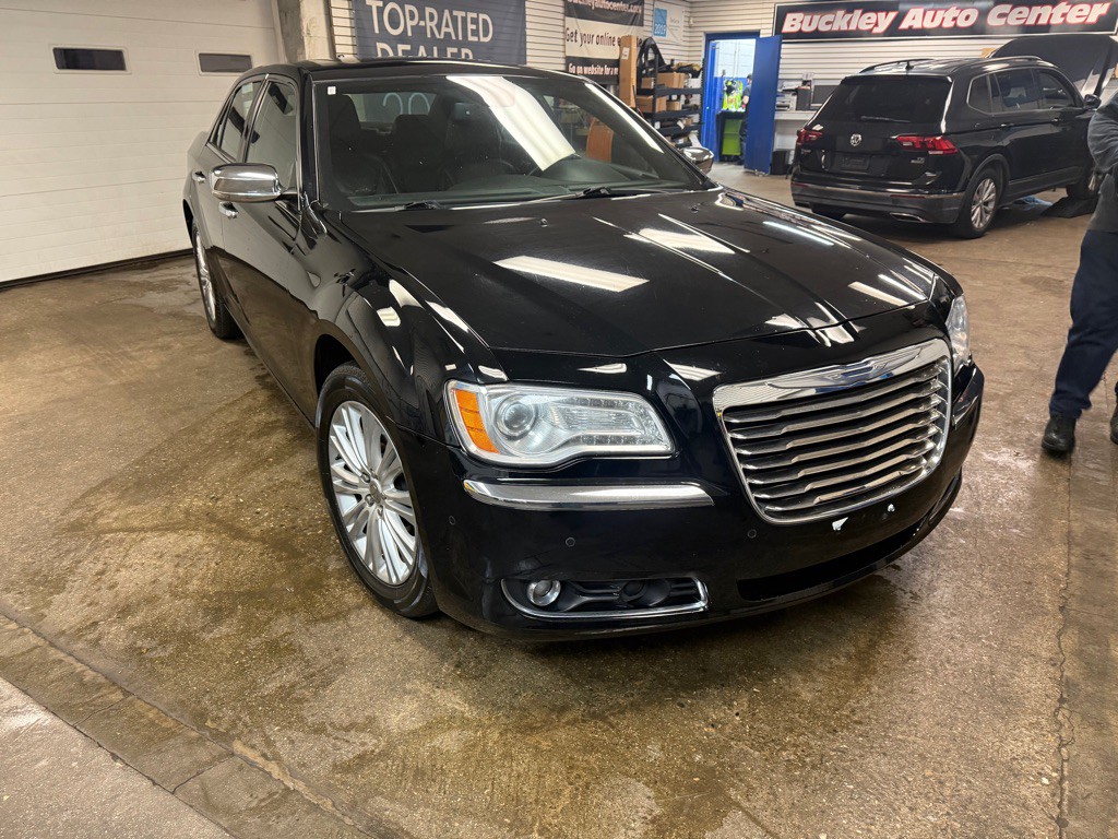 2014 Chrysler 300 Image 2