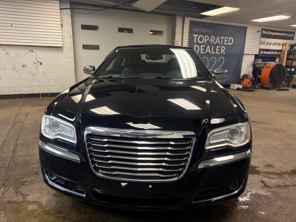 2014 Chrysler 300 Image 3