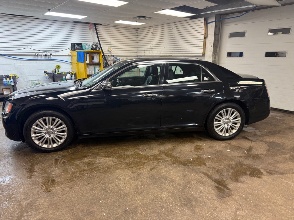 2014 Chrysler 300 Image 5