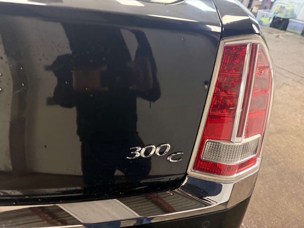 2014 Chrysler 300 Image 23