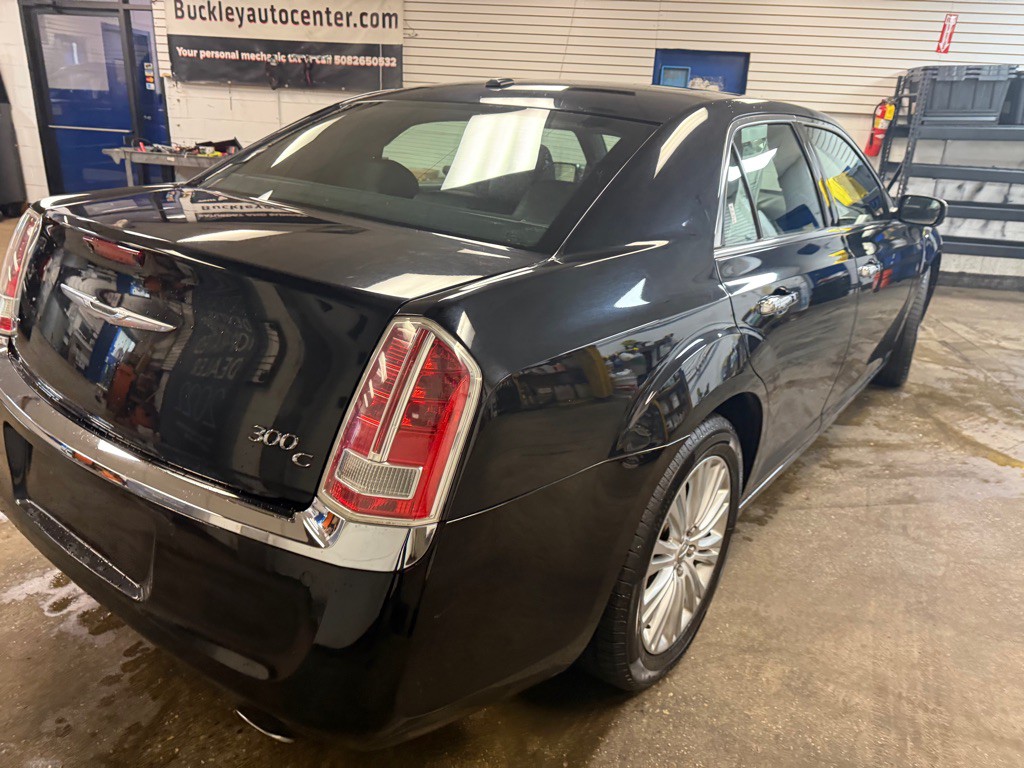 2014 Chrysler 300 Image 24