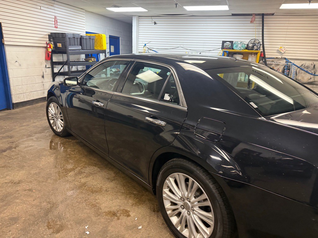 2014 Chrysler 300 Image 26