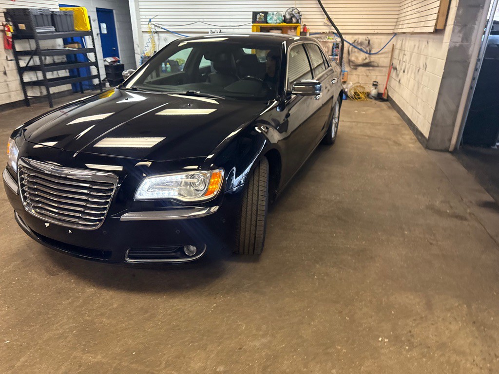2014 Chrysler 300 Image 31