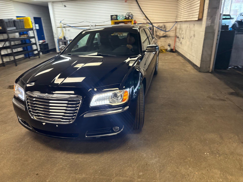 2014 Chrysler 300 Image 33