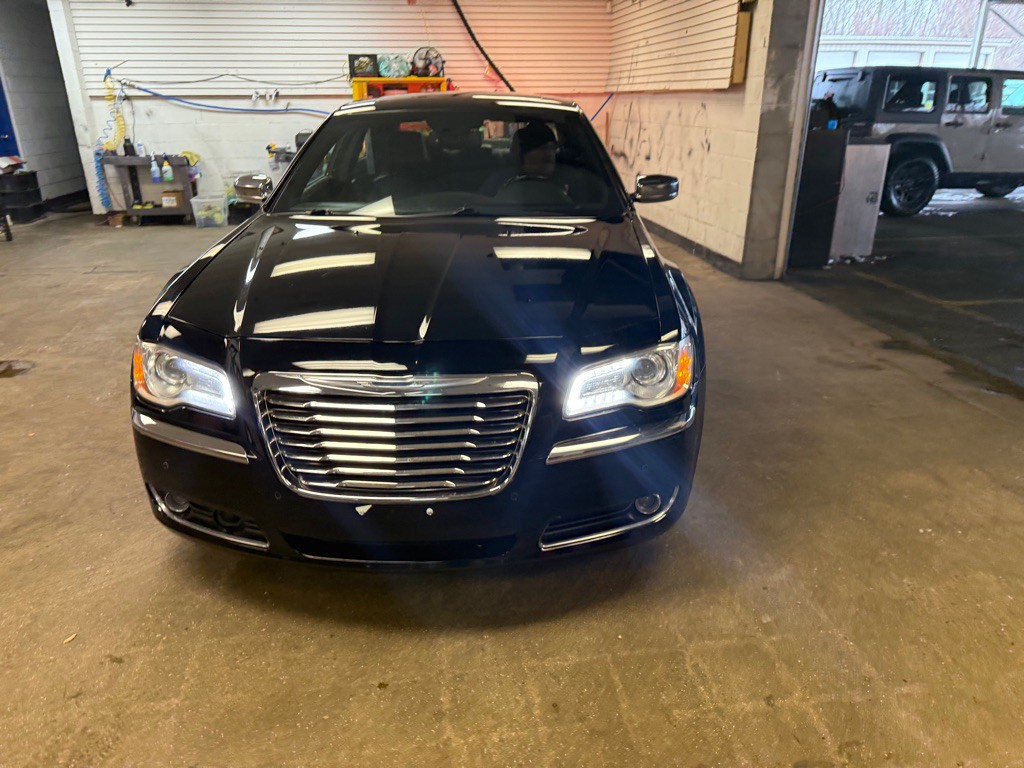 2014 Chrysler 300 Image 34