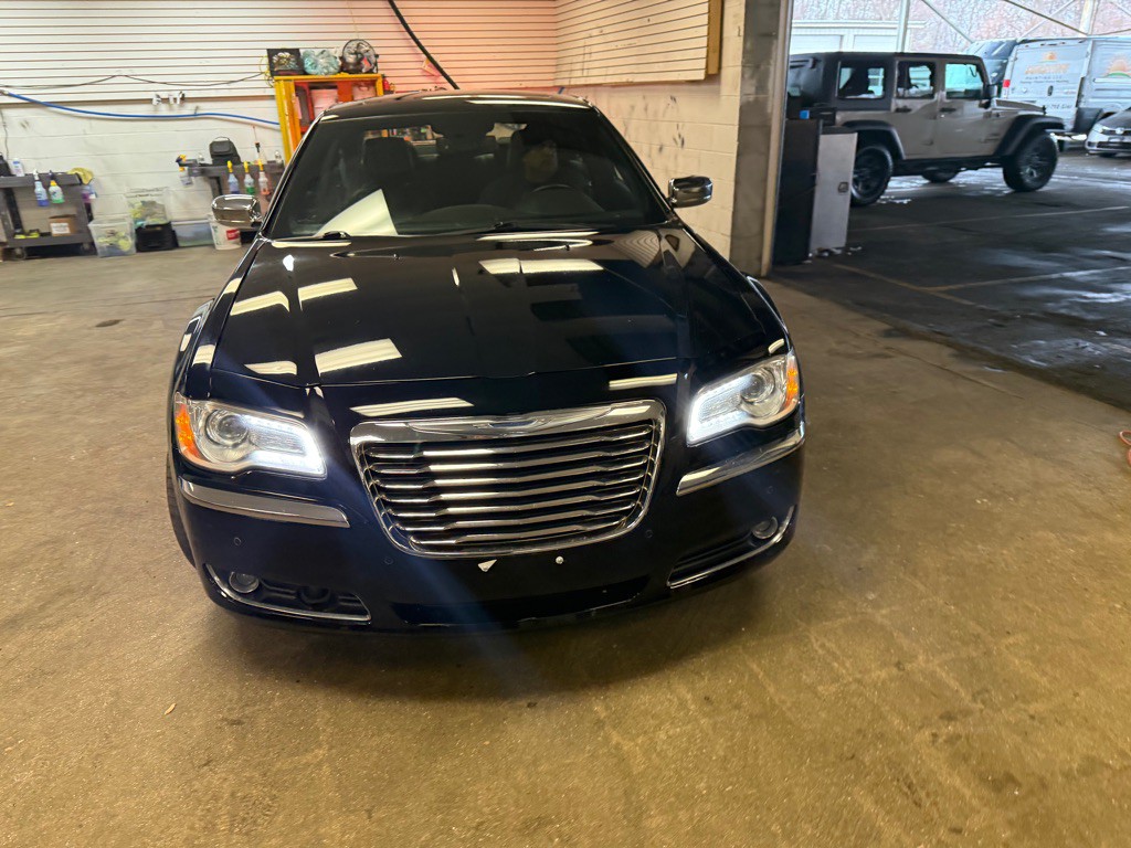 2014 Chrysler 300 Image 35