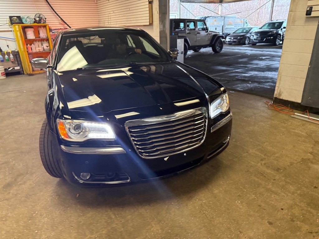 2014 Chrysler 300 Image 36