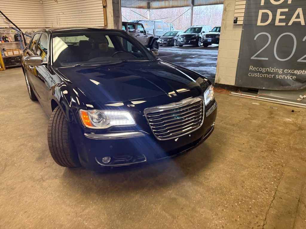 2014 Chrysler 300 Image 38