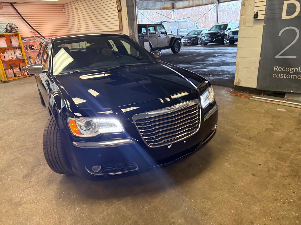 2014 Chrysler 300 Image 39