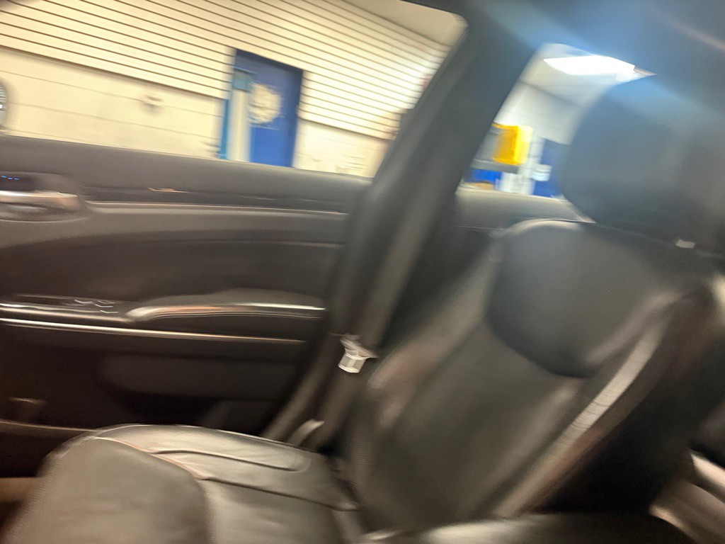 2014 Chrysler 300 Image 41