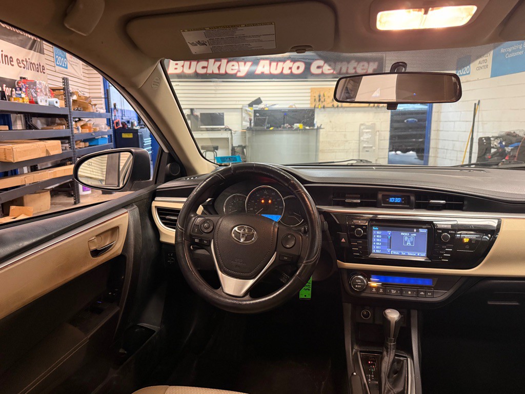 2016 Toyota Corolla Image 32