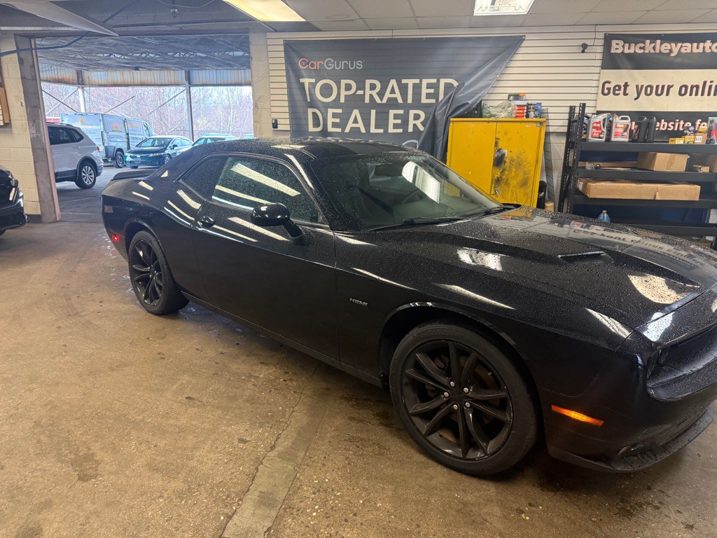 2016 Dodge Challenger Image 1
