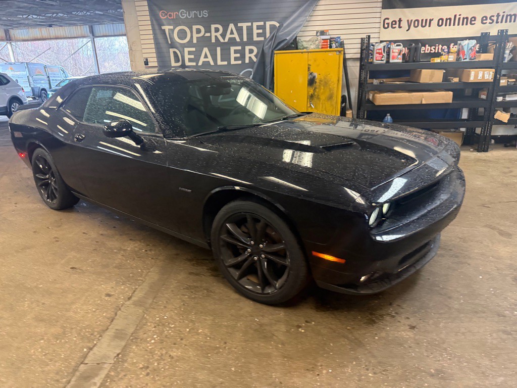 2016 Dodge Challenger Image 2