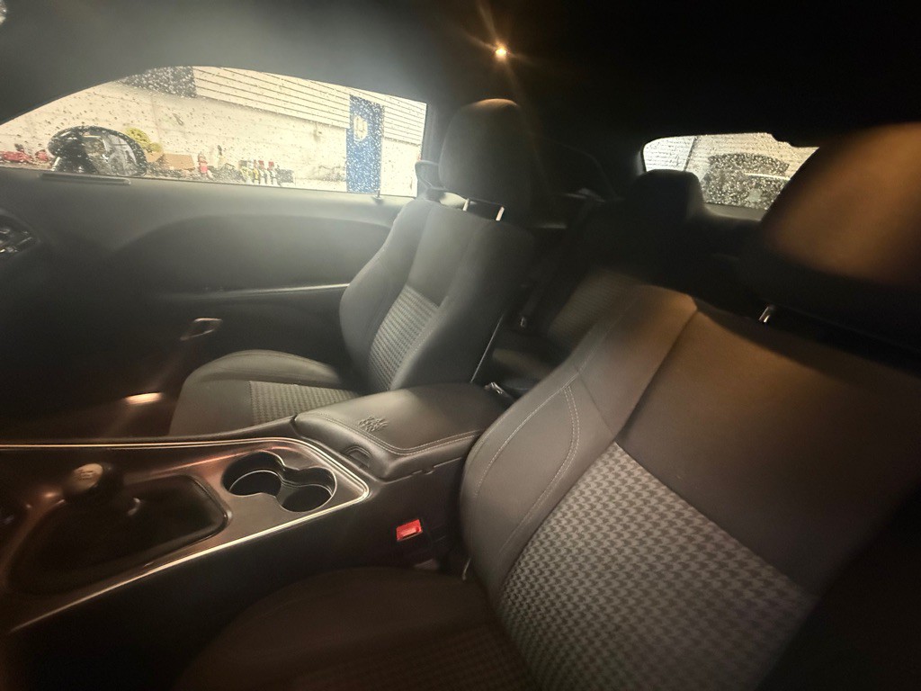 2016 Dodge Challenger Image 16