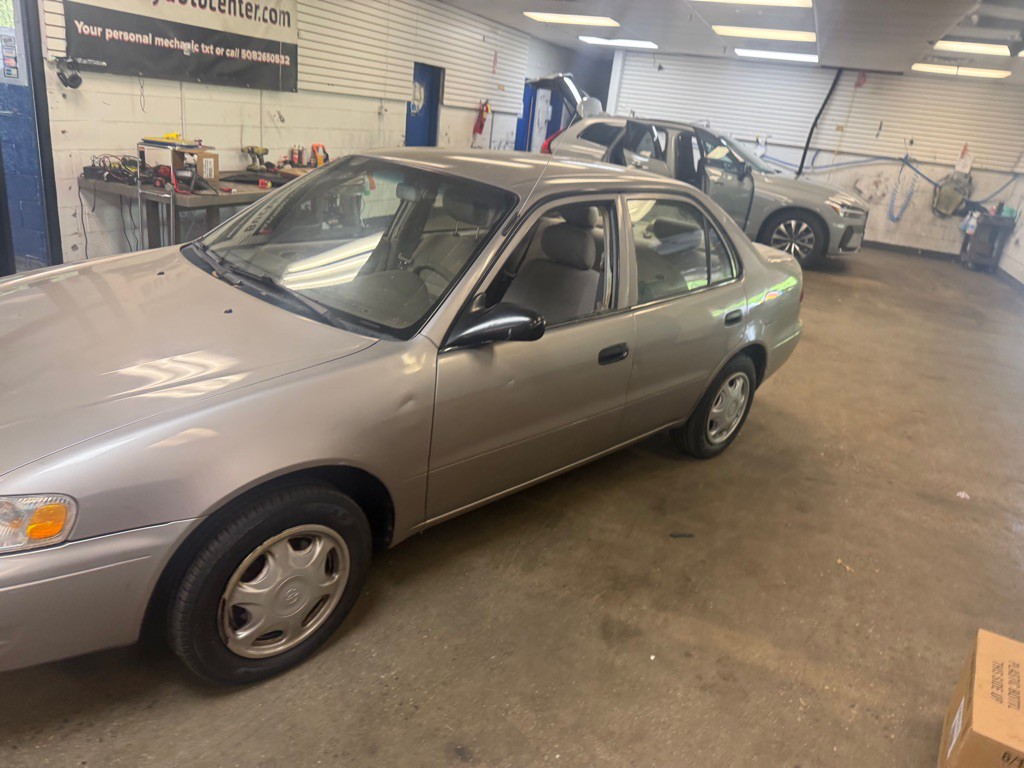 2000 Toyota Corolla Image 8