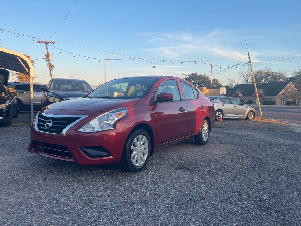 2018 Nissan Versa Image 2