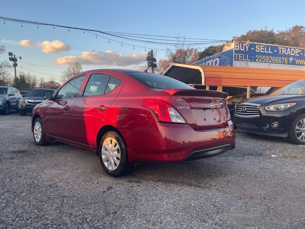 2018 Nissan Versa Image 4