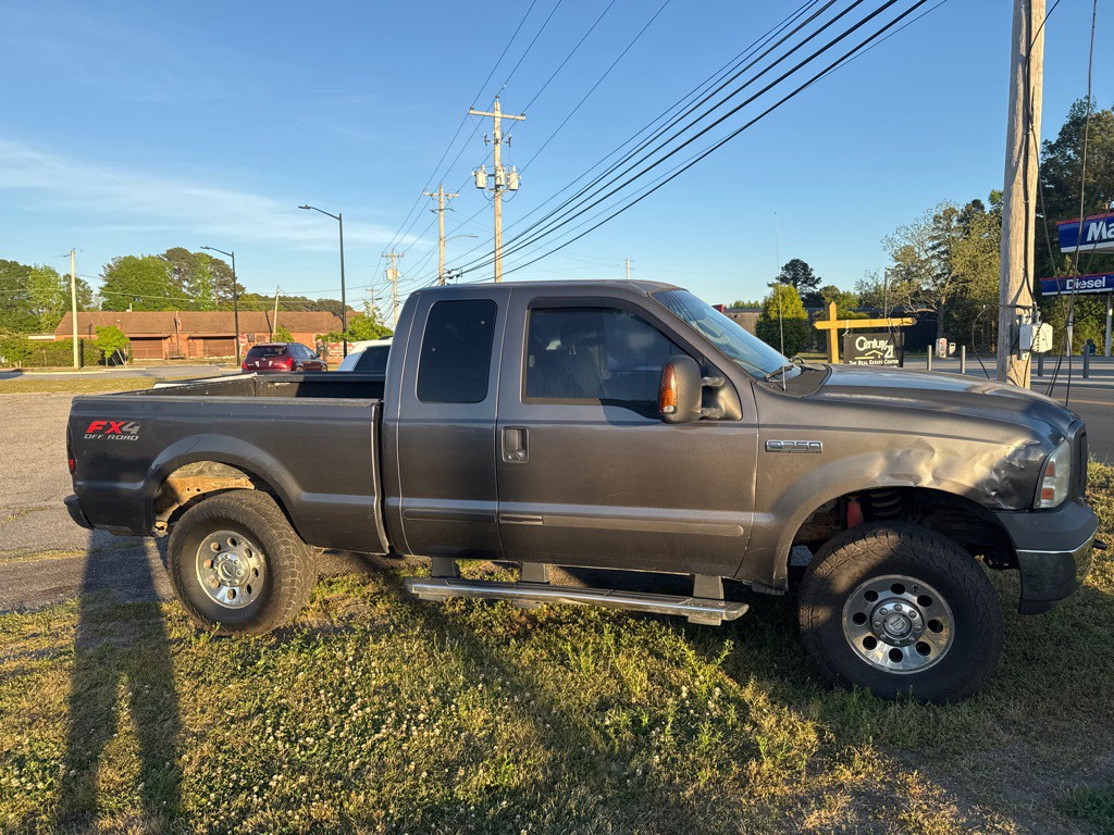 2005 Ford F-250 Image 2
