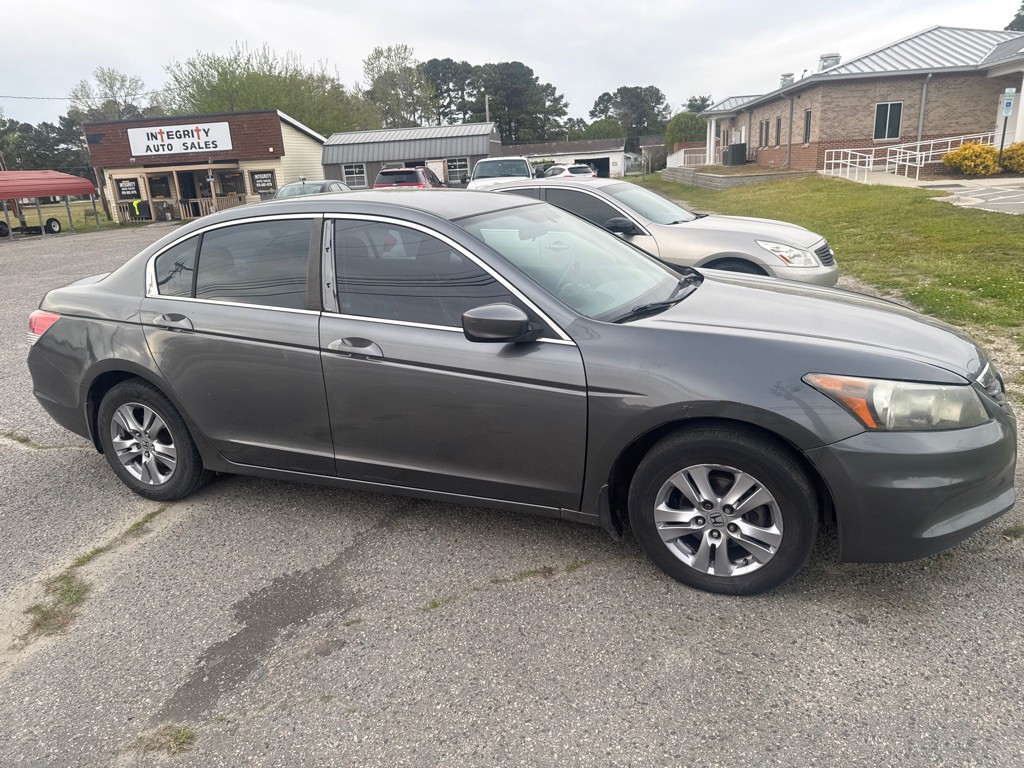 2011 Honda Accord Image 2
