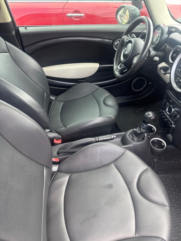 2013 MINI Cooper Image 5