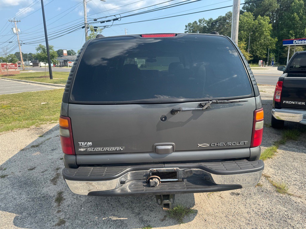 2002 Chevrolet Suburban Image 2