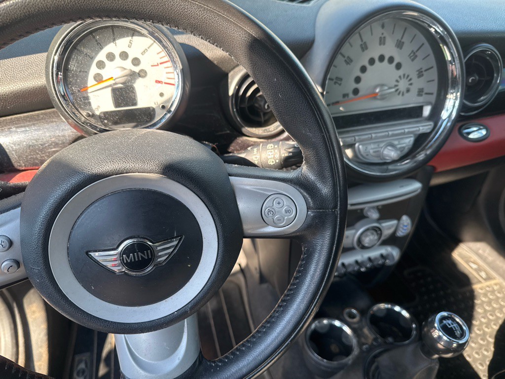 2010 MINI Cooper Image 7