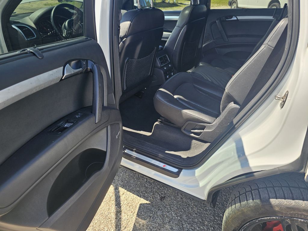 2015 Audi Q7 Image 11
