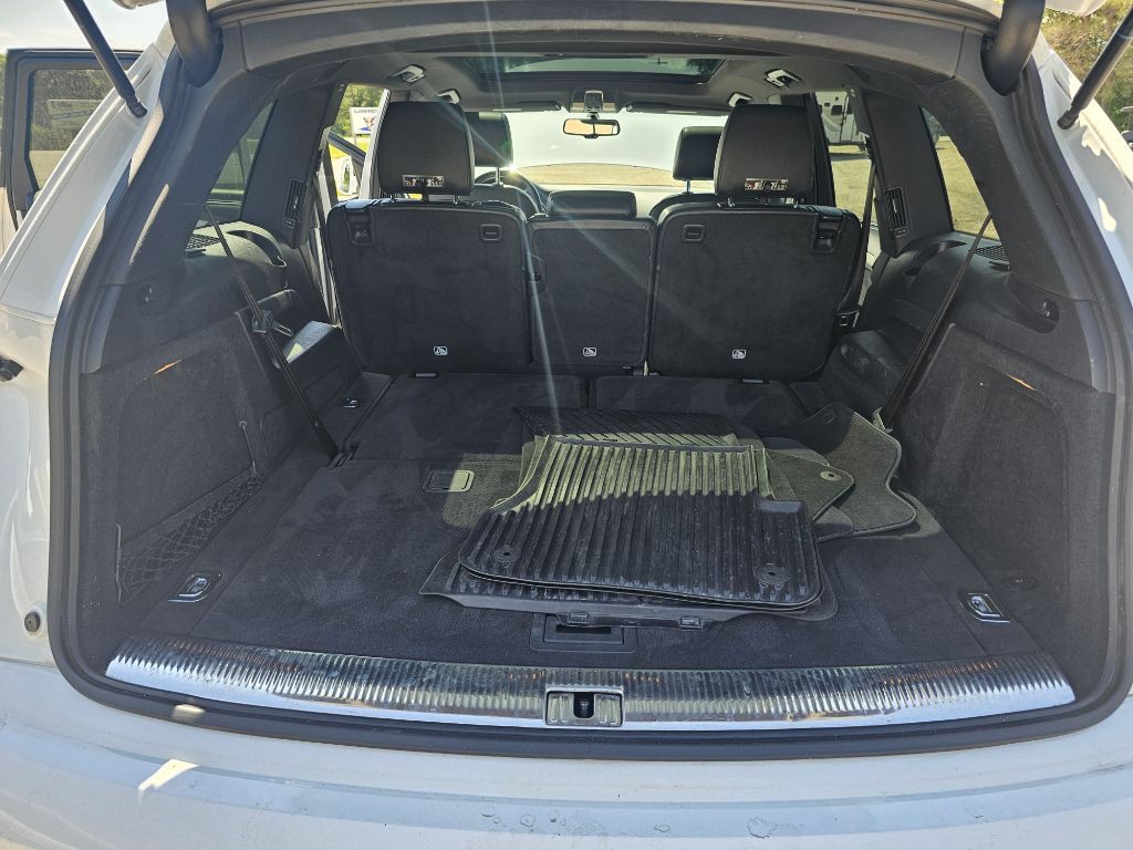 2015 Audi Q7 Image 12