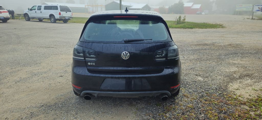2011 Volkswagen GTI Image 2