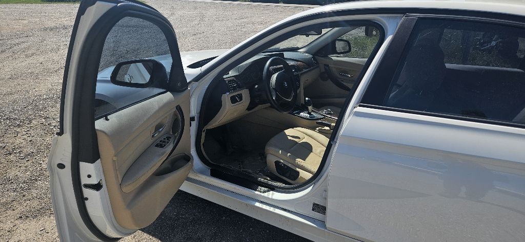 2014 BMW 3 Series Image 10