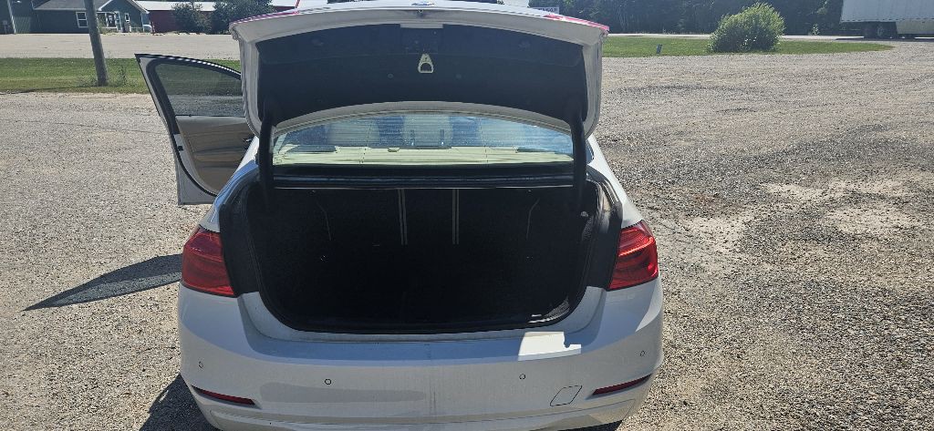 2014 BMW 3 Series Image 17