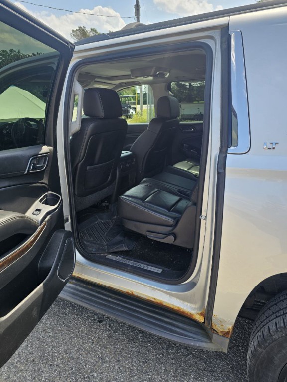 2015 Chevrolet Suburban Image 12