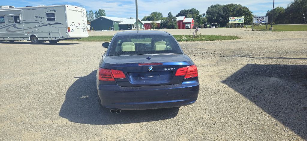 2012 BMW 3 Series Image 4