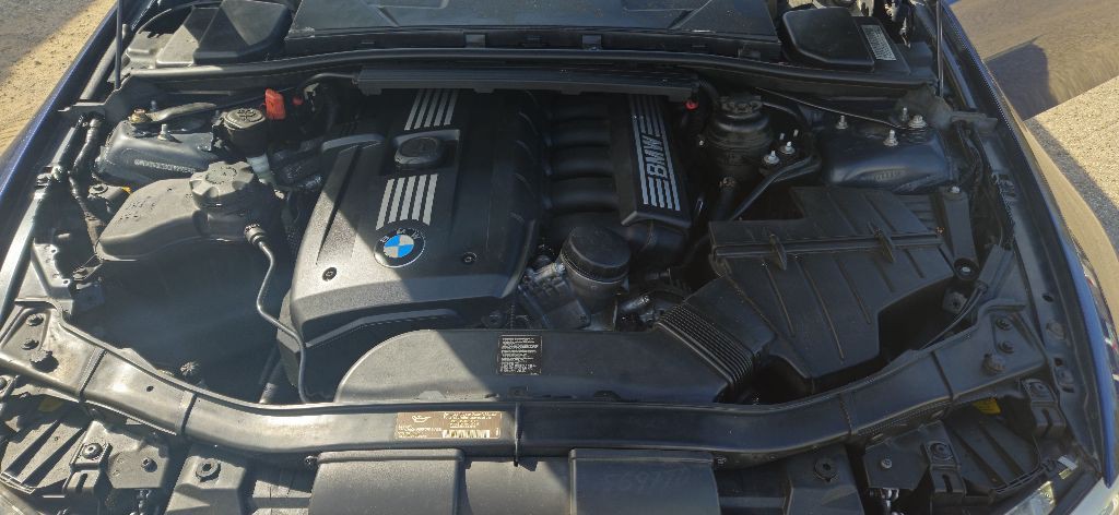 2012 BMW 3 Series Image 11
