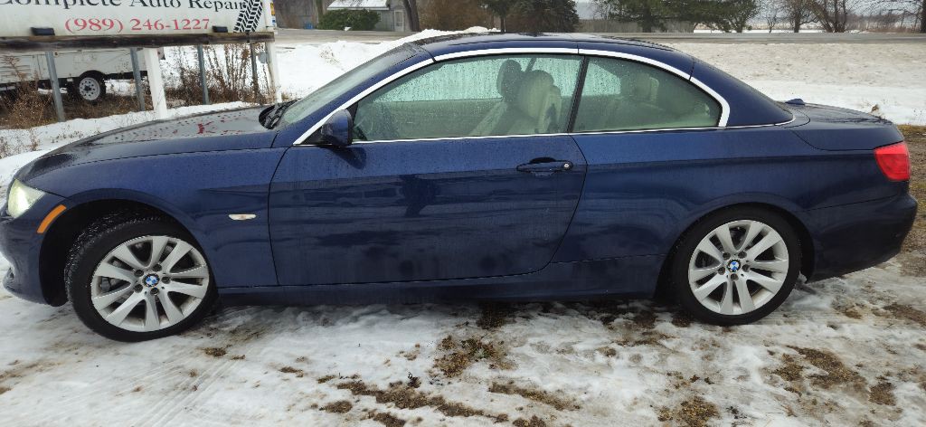 2012 BMW 3 Series Image 2