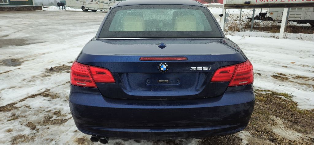 2012 BMW 3 Series Image 4