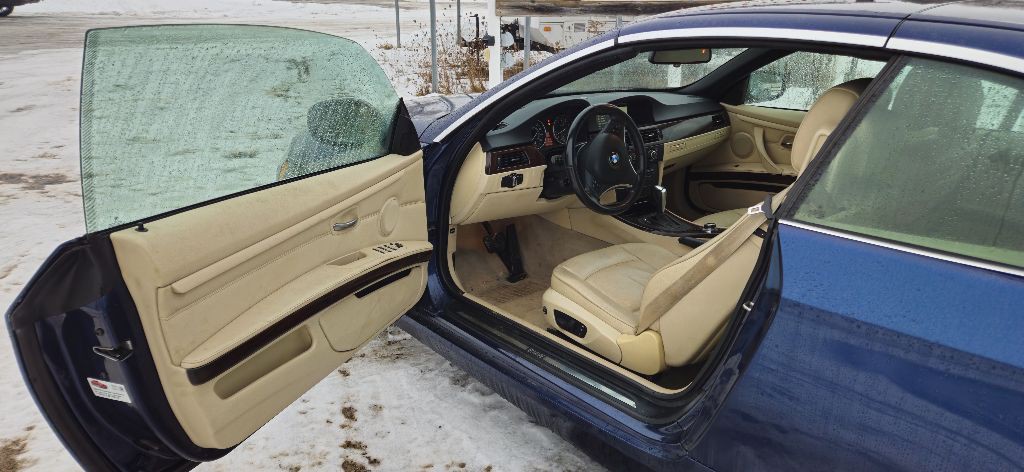 2012 BMW 3 Series Image 8