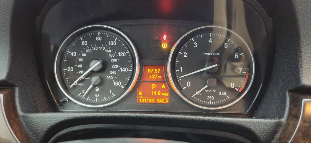 2012 BMW 3 Series Image 9