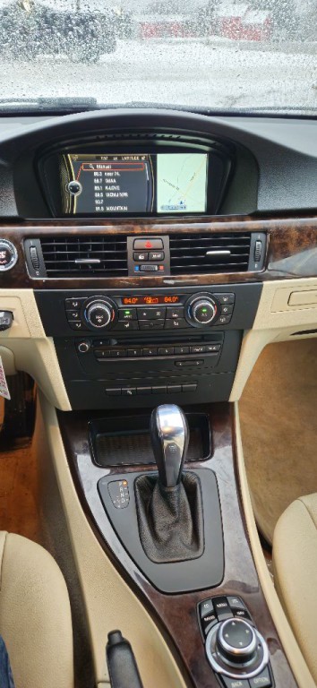 2012 BMW 3 Series Image 11