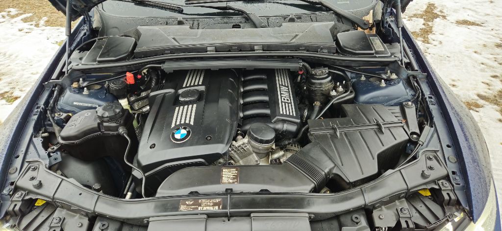 2012 BMW 3 Series Image 12