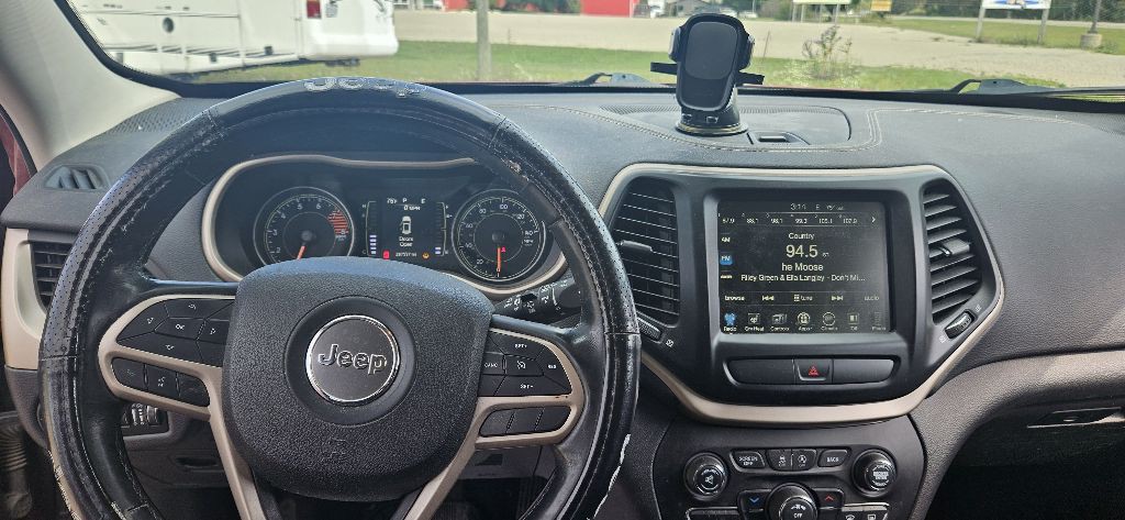 2017 Jeep Cherokee Image 12