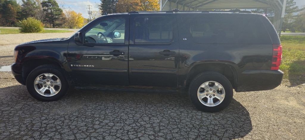 2007 Chevrolet Suburban Image 2