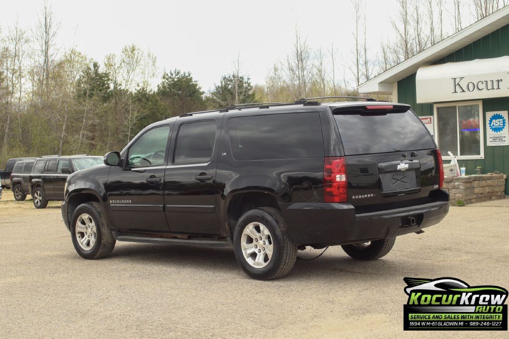 2007 Chevrolet Suburban Image 2