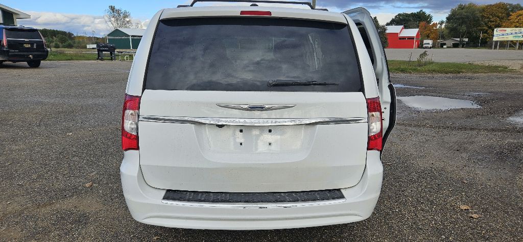 2014 Chrysler Town & Country Image 15