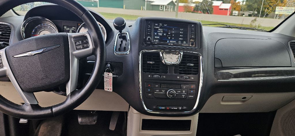 2014 Chrysler Town & Country Image 20