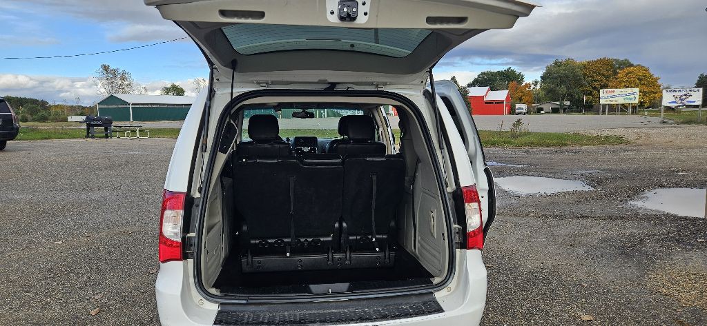 2014 Chrysler Town & Country Image 23