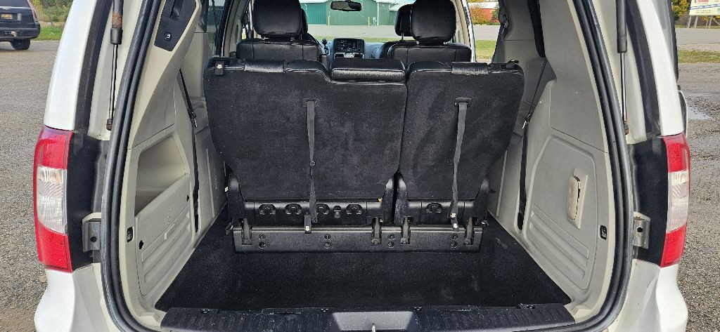 2014 Chrysler Town & Country Image 26