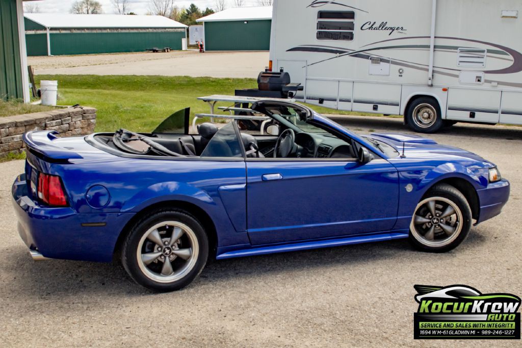 2004 Ford Mustang Image 12