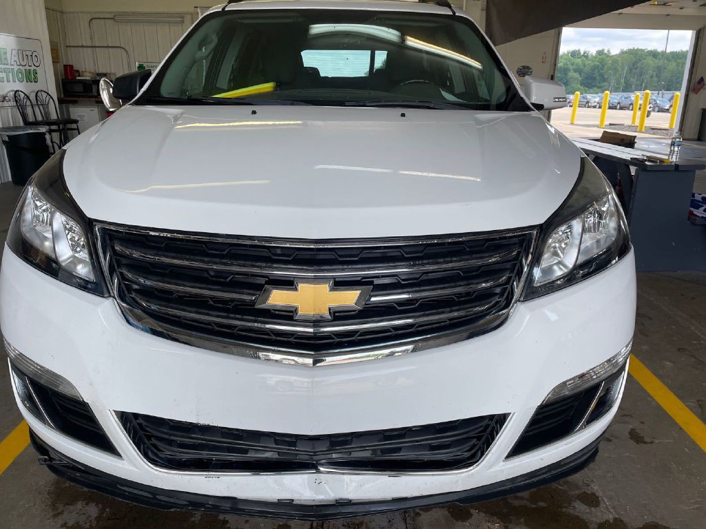 2017 Chevrolet Traverse Image 2