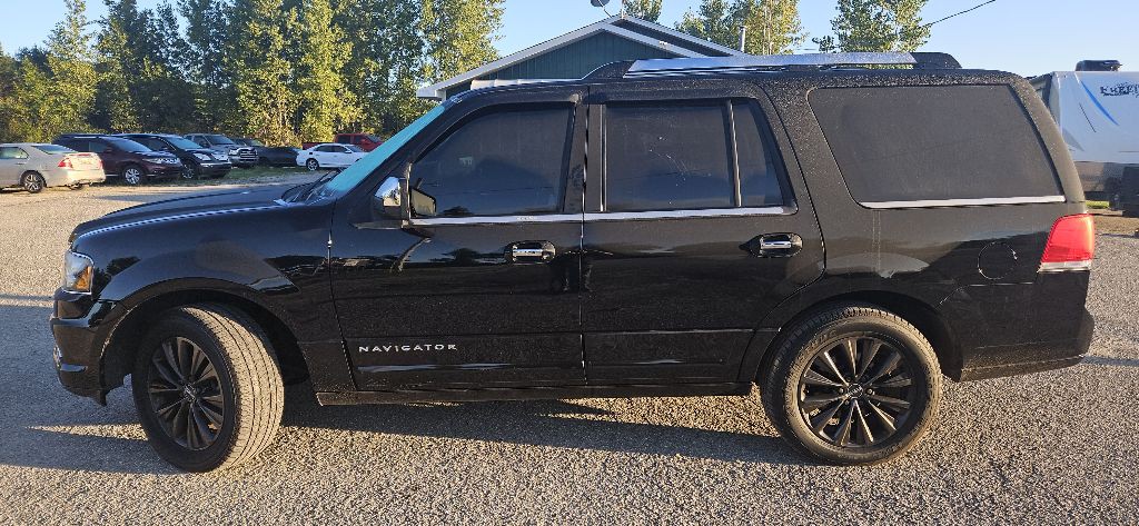 2016 Lincoln Navigator Image 2